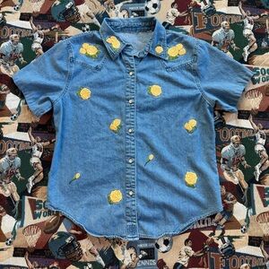 Vintage Women’s Denim Blue Floral Short Sleeve Pearl Snap Shirt